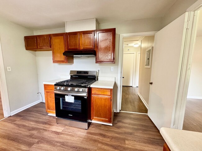 Building Photo - 1319 Laura Ave