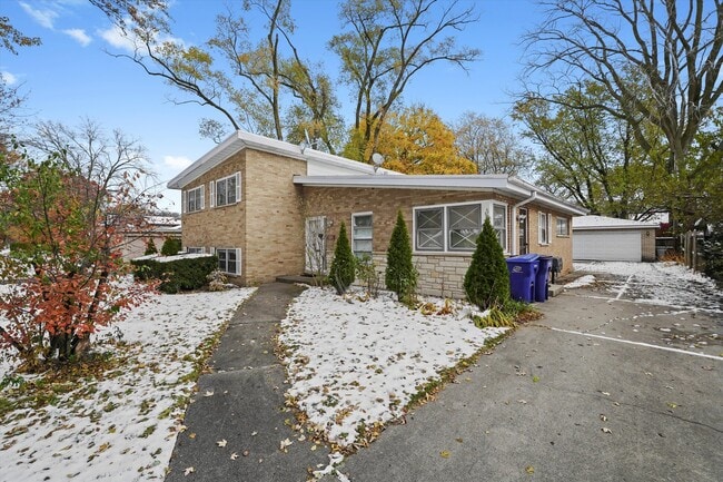 Building Photo - 400 Locust Rd