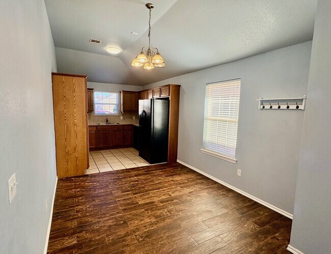 Building Photo - 806 Beaumont Square