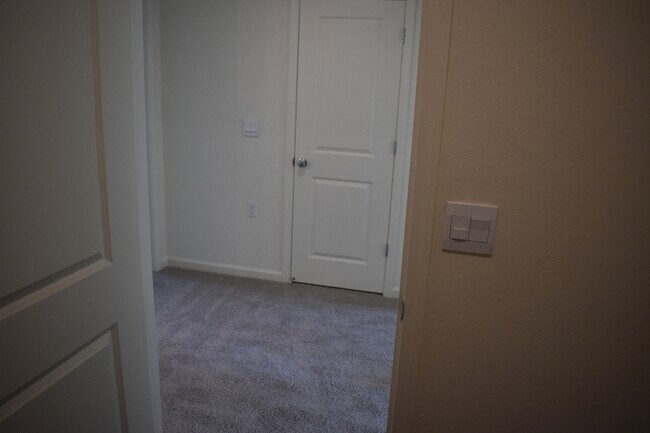Building Photo - 4049 Cinnabar Ave