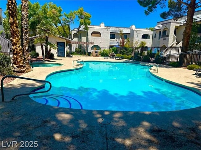 Building Photo - Renovated 2 Bedroom, 2 Bathroom Downstairs...