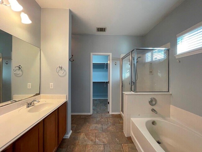Building Photo - 9432 Castle Pines Dr