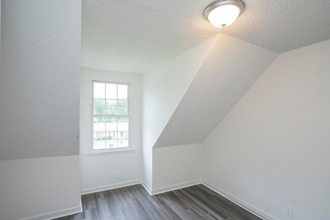 Building Photo - 1517 Meadow Bend Dr