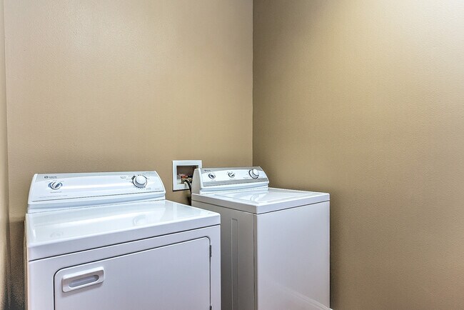 Building Photo - Beautiful Coral Canyon Home with Modern Up...