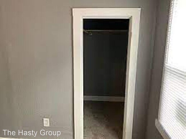 Building Photo - 2 br, 1 bath House - 1618 E 37th St
