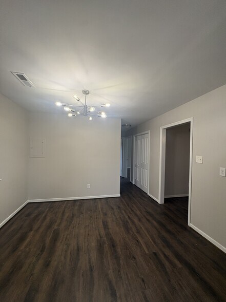 Building Photo - 3022 Fielding Rd