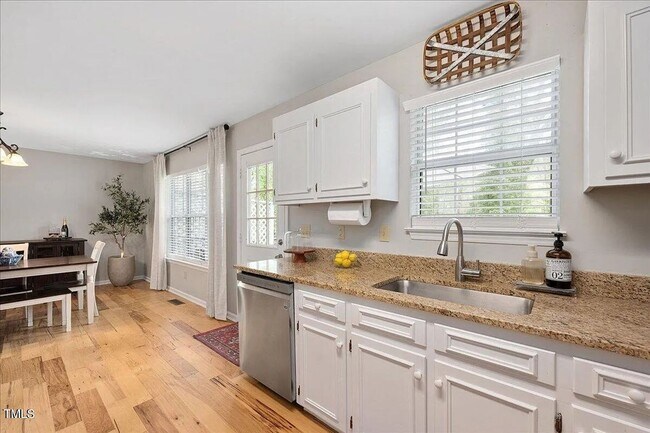 Building Photo - 3 Bedroom Home in Heart of Raleigh!