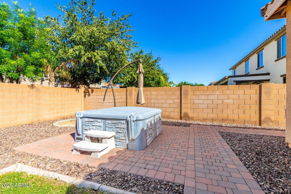 Building Photo - 21004 E Sunset Dr