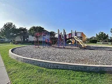 Building Photo - 8911 Valley River Dr