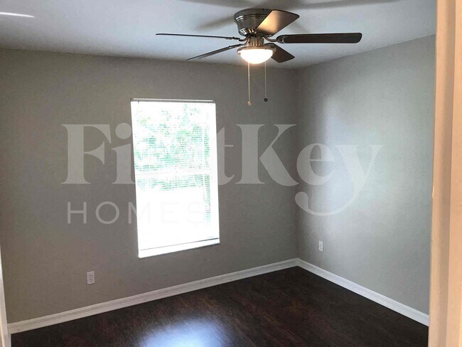 Building Photo - 18205 Apple Rd