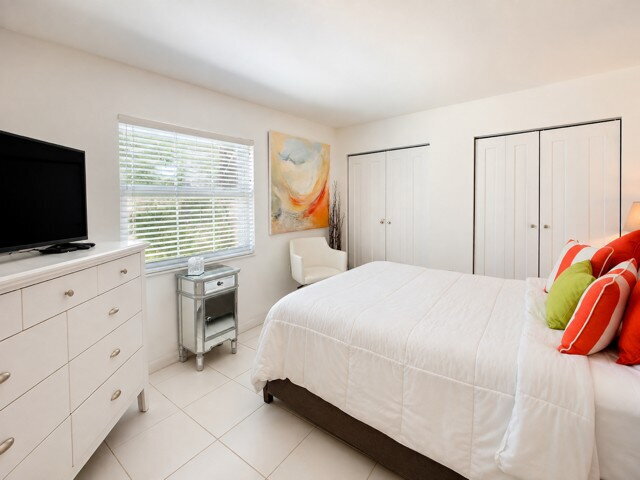 Building Photo - Meticulous Gulf front condo with unobstructed views of the clear blue water.