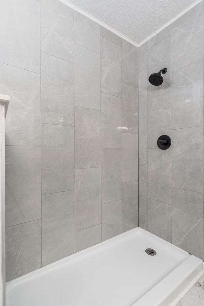 Building Photo - 400 Derby Ln