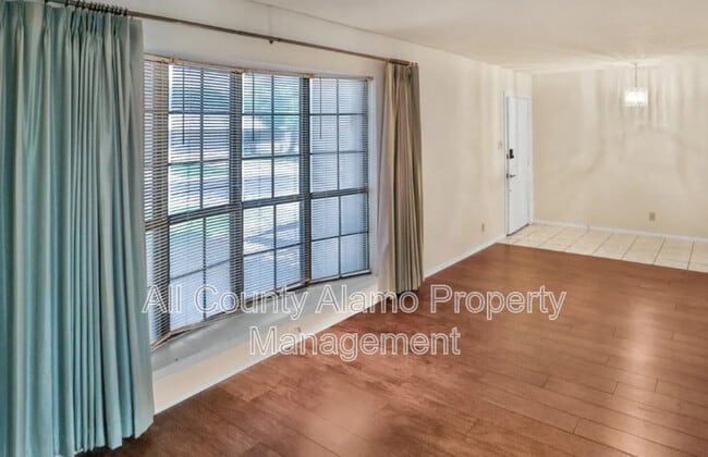 Building Photo - 7558 Ledgebrook Dr