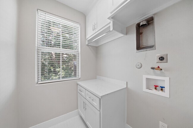 Building Photo - 5341 Larkin St