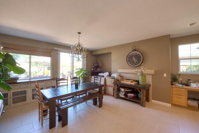 Building Photo - Amazing Large 3 Bedroom 2 Bathroom Home for Lease in Patterson