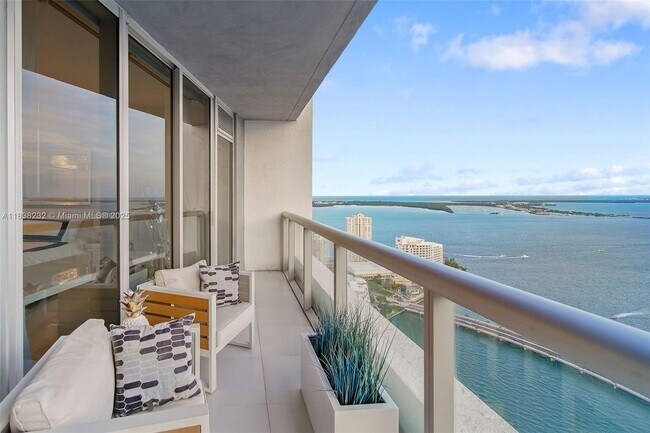 Building Photo - 495 Brickell Ave