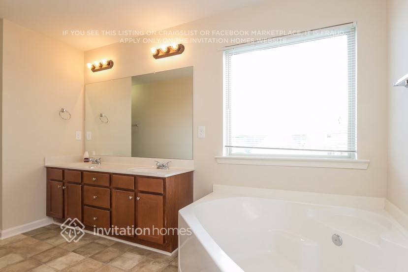 Building Photo - 2146 Villa Spg Ter