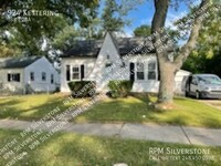 Building Photo - Spacious 3-bedroom