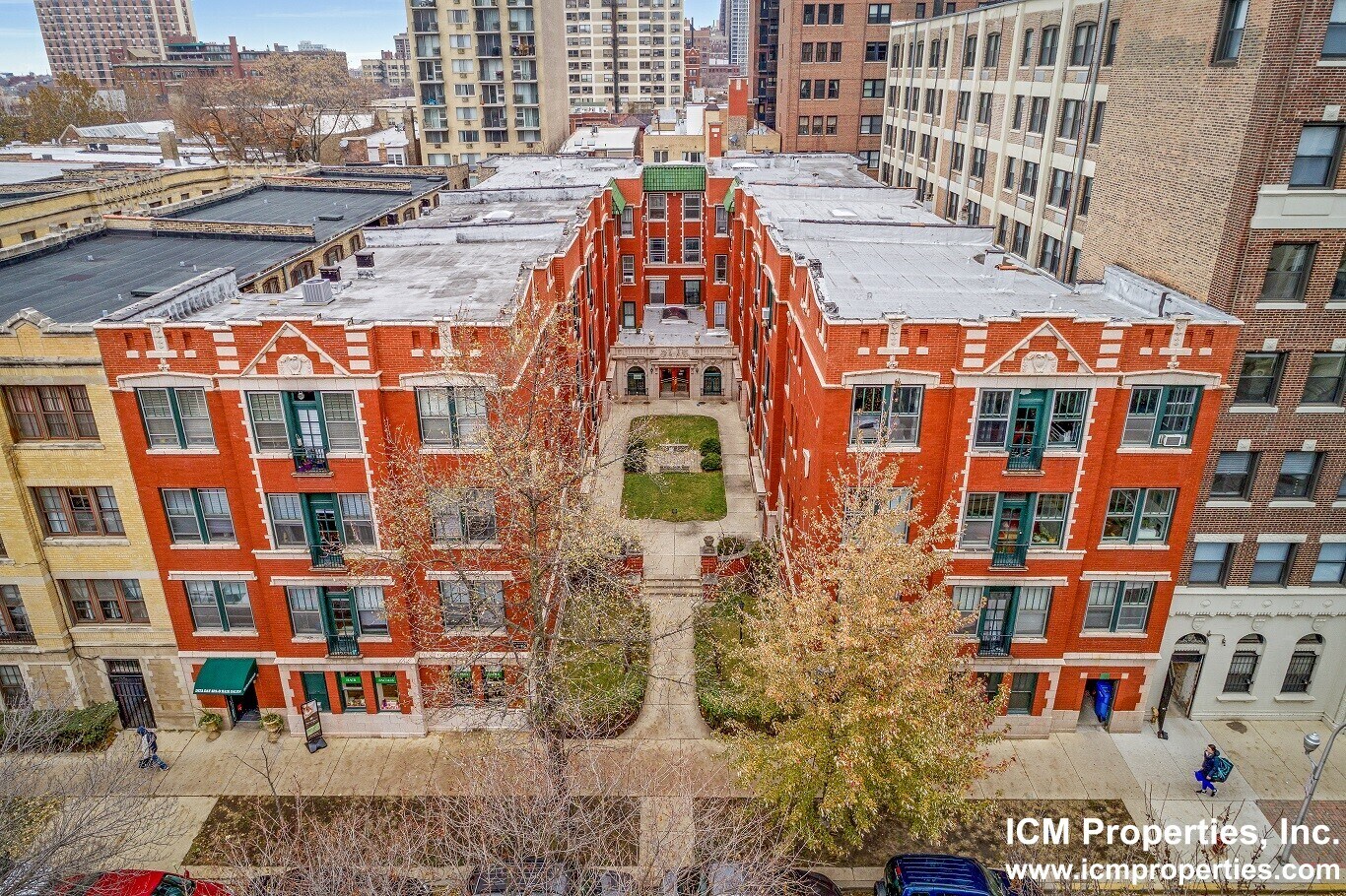 Building Photo - 400 W Surf St