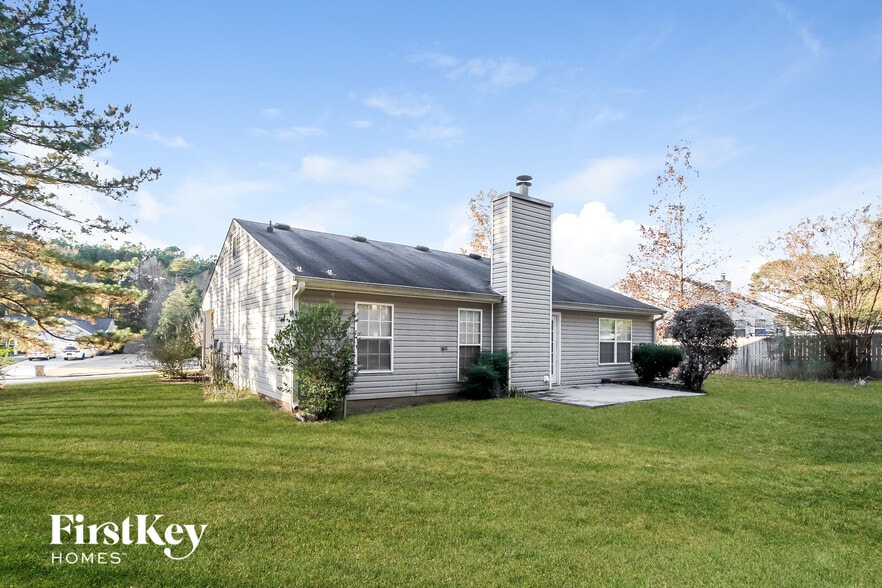 Building Photo - 1166 Locust Dr