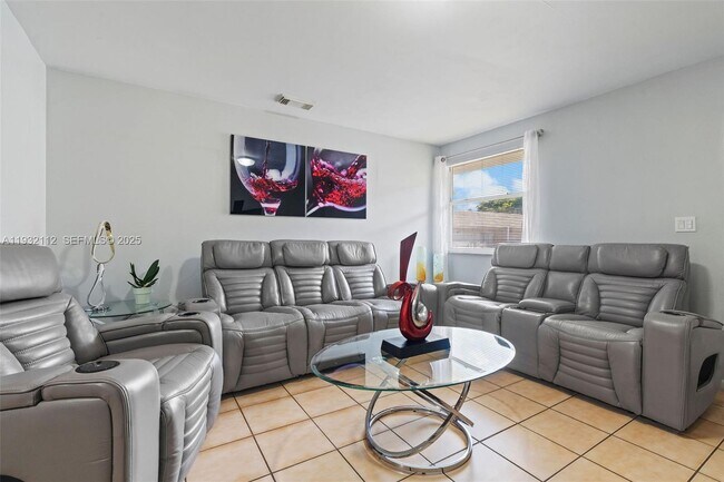 Building Photo - 7111 SW 129th Ave