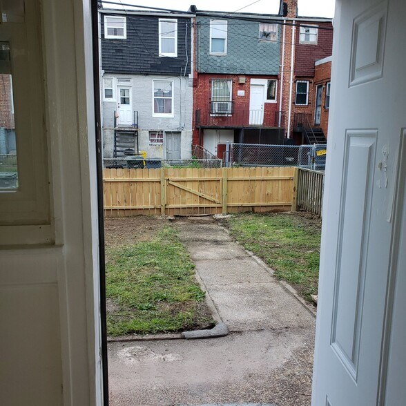 Building Photo - 3317 Lyndale Ave