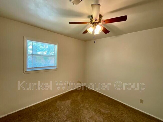Building Photo - 1715 Menard Dr