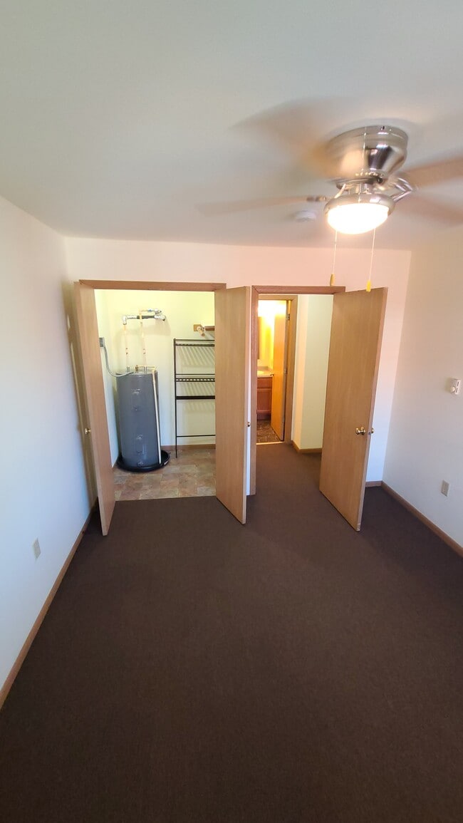 Closet - 5321 16th St