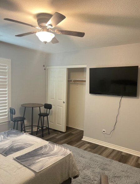 Building Photo - 8418 Lourenco Ln