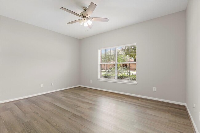 Building Photo - 8315 Greys Ln