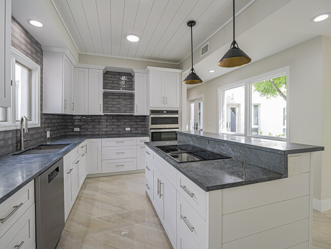 Building Photo - 8405 Red Bay Ct