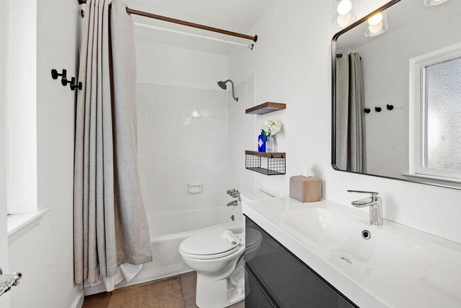 Building Photo - 6803 Castlekeep Way