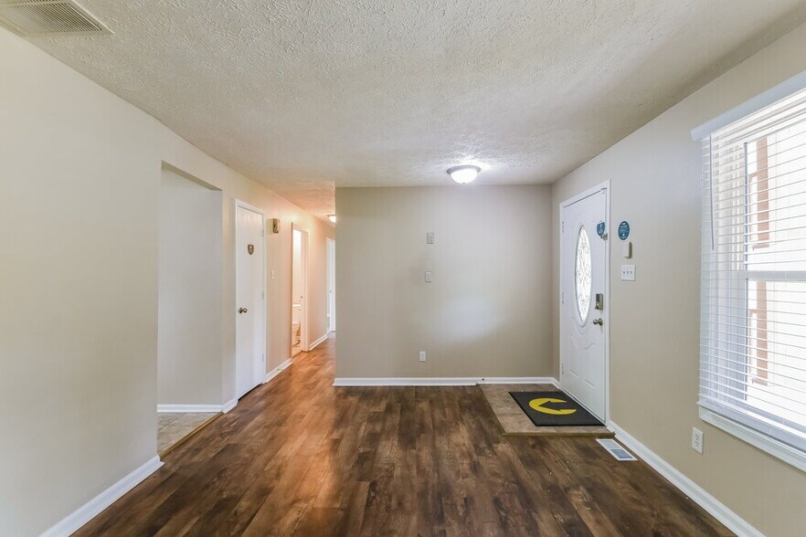 Building Photo - 4825 Manker St