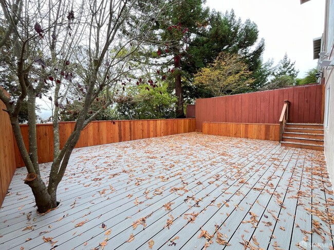 Building Photo - 21 Panorama Dr