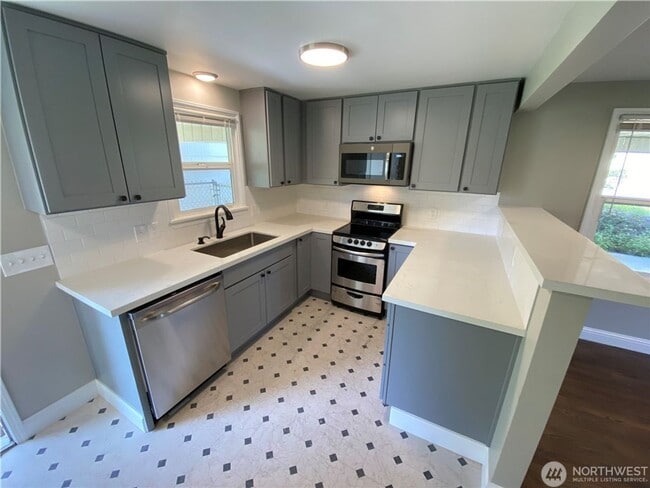 Building Photo - 2bd/1ba Seatac Home