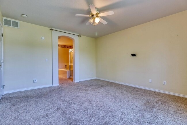 Building Photo - 6697 S Forest Way