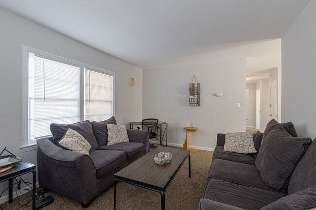 Building Photo - Drop a pin! Check out this new rental!