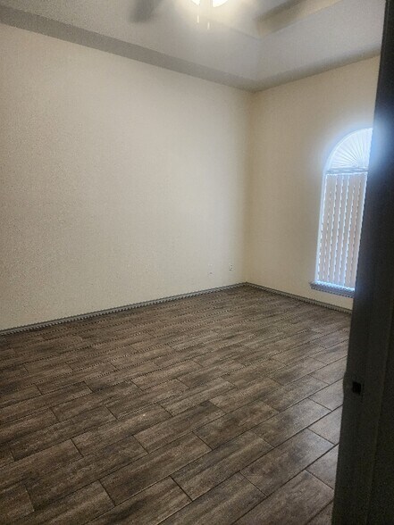 Building Photo - 607 Buena Vista Dr