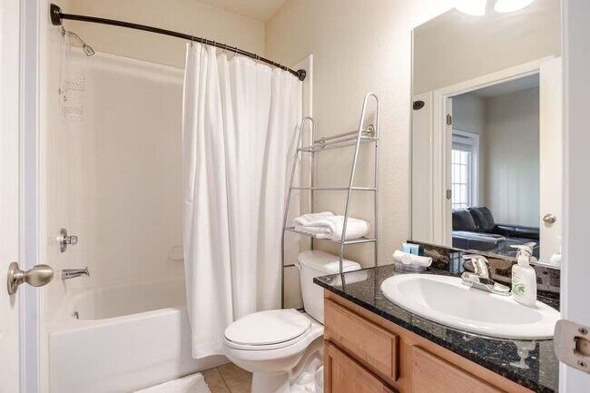 Building Photo - 2960 SW 35th Pl