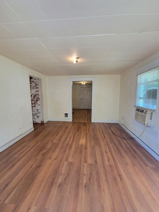 Building Photo - 2 bedroom | 1 bathroom | Entire HOME- Freshly painted!