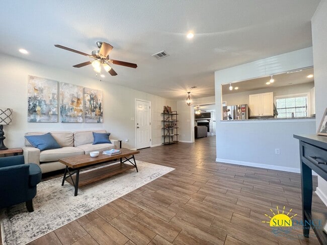 Building Photo - Gorgeous 3 Bedroom Home in Shalimar!