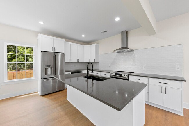 Building Photo - 3420 Tappan Pl