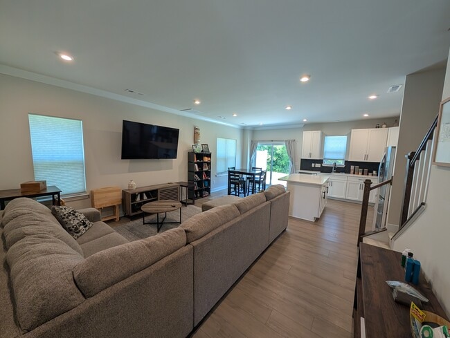 Building Photo - 1189 Riverbrook Dr