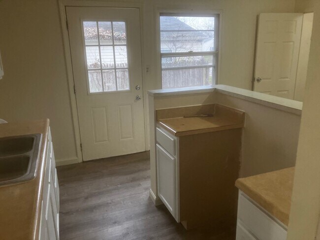 Building Photo - Charming 3BR Home with Beautiful Wood Floors