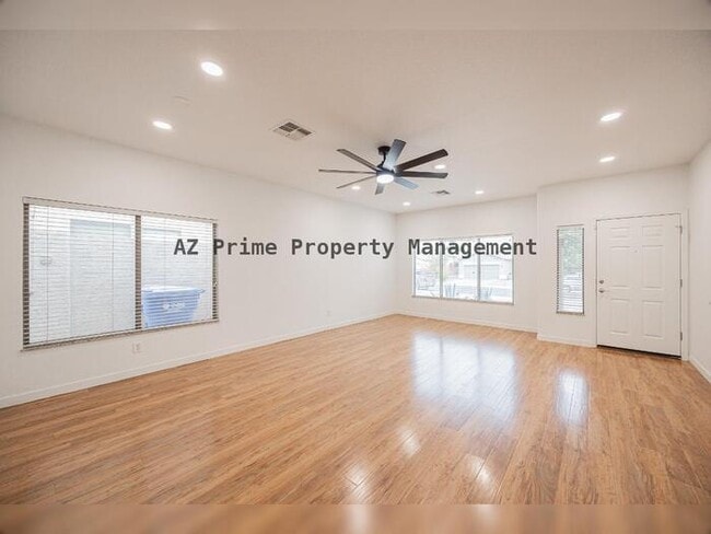 Building Photo - 7111 S 21st Dr
