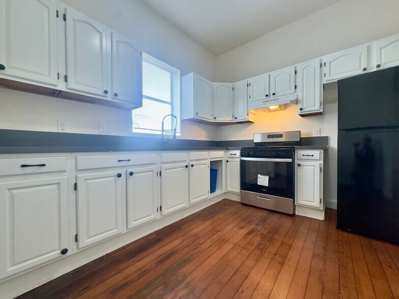 Building Photo - 720 37th St
