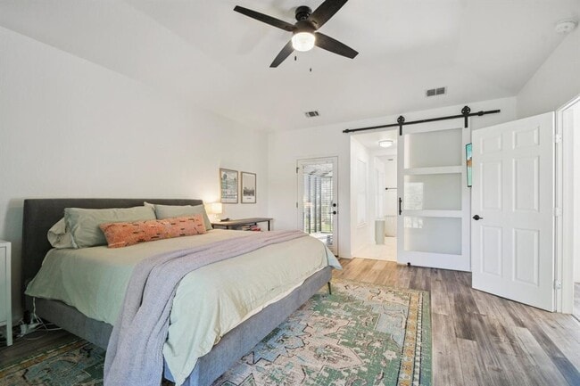 Building Photo - 730 Vanguard St