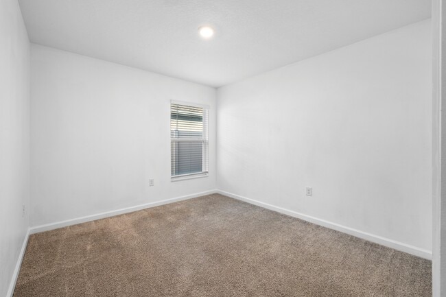 Building Photo - 5071 Four Strand Ct