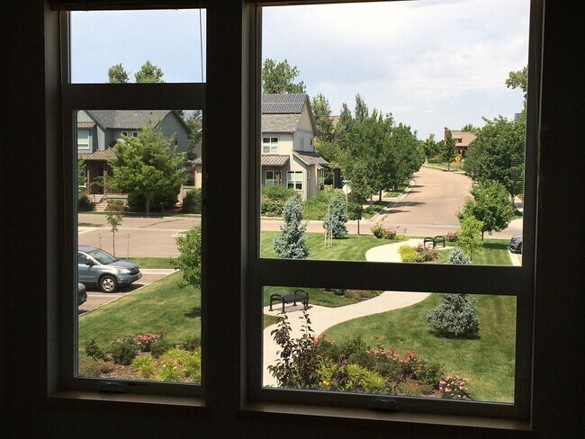 Building Photo - Discover this 3-bedroom, 2.5-bath townhome in Louisville!