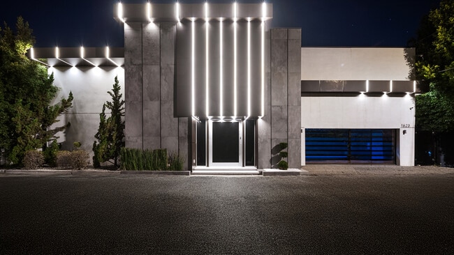 Building Photo - 1623 Viewmont Dr